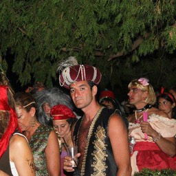 264165_4419236160555_1159559049_n