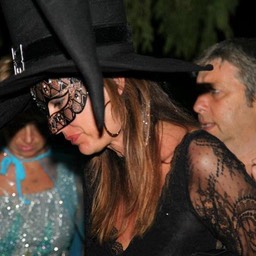 303294_4419303842247_425088144_n