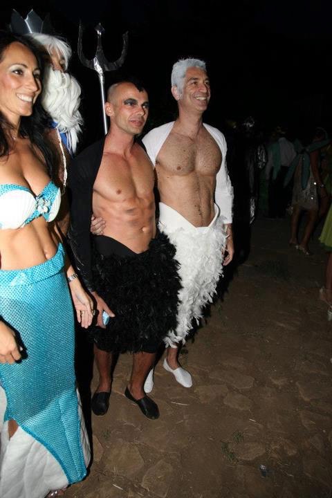 303527_4419215600041_1229404073_n