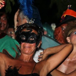 309257_4419286321809_1714852393_n