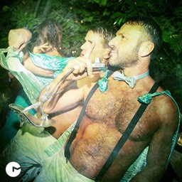 310444_4417838165606_1933876034_n