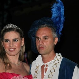 381030_4419120797671_1533501311_n