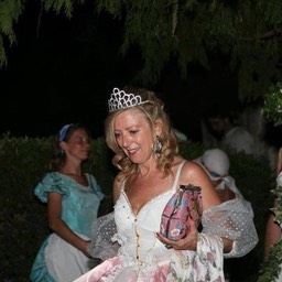 387070_4419296162055_763489310_n