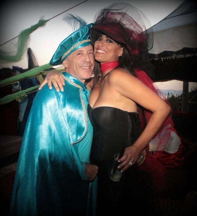 390454_4419076196556_1354684955_n