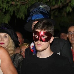 427892_4419195279533_1938824135_n