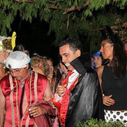 429971_4419296642067_1037616997_n