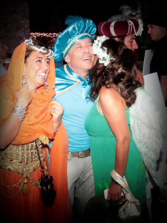 486718_4419083756745_1989323323_n