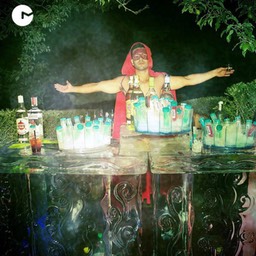 487418_4417853085979_33864965_n