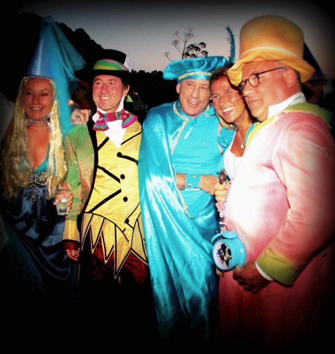 487615_4419064116254_1629489935_n