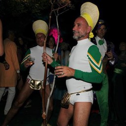 523601_4419229640392_2069125932_n