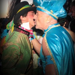 557174_4419048315859_923674695_n