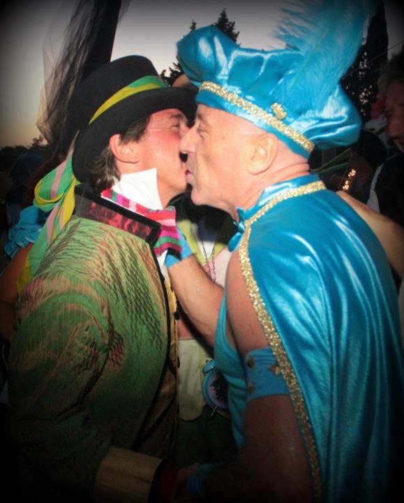 557174_4419048315859_923674695_n