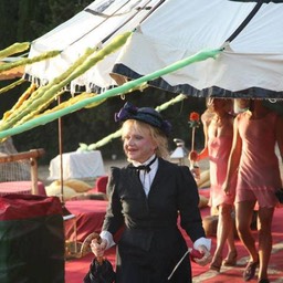 558636_4419240080653_1015935434_n