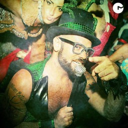 561714_4417842485714_1311498522_n