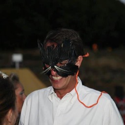 581611_4419128397861_276064944_n